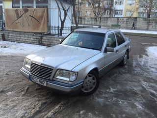 Mercedes Series (W124) foto 1