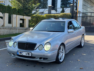 Mercedes E-Class foto 1