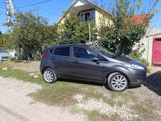 Ford Fiesta foto 2