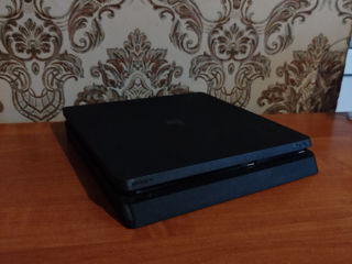 Vând PS4 slim urgent