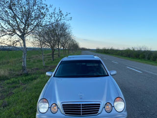 Mercedes E-Class foto 8