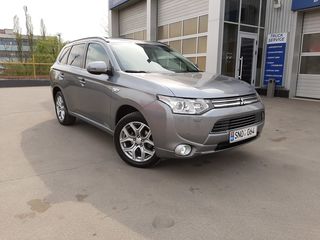 Mitsubishi Outlander foto 2