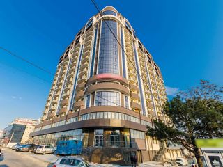 Bd. Renașterii Naționale. 168 m.p. parter, chirie, spațiu comercial 3300 € foto 1