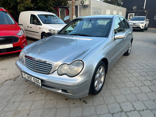 Mercedes C-Class foto 3