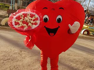 Inima curier face surpriza! Сердце курьер, доставка подарков!