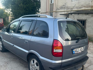 Opel Zafira foto 1