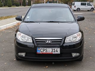 Hyundai Elantra foto 2