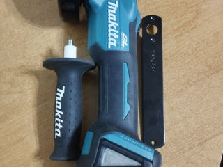 Makita DGA 511