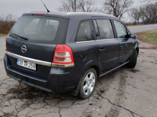 Opel Zafira foto 2