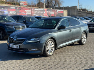 Skoda Superb foto 1