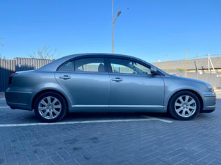 Toyota Avensis foto 2