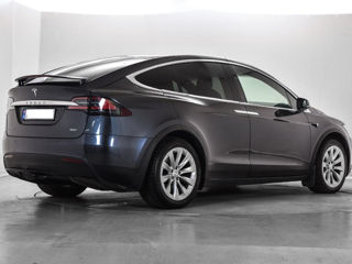 Tesla Model X foto 2