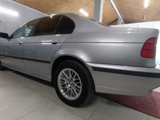 BMW 5 Series foto 2