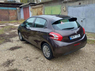 Peugeot 208 foto 3