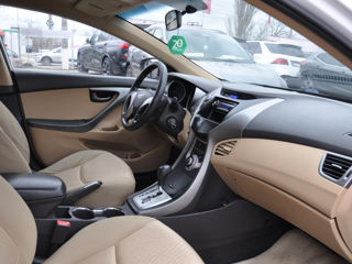 Hyundai Elantra foto 11