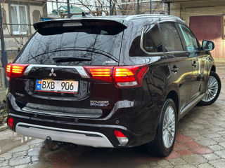 Mitsubishi Outlander foto 2