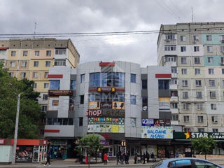 Chirie spatiu comercial, în prima linie, cu flux intens foto 1