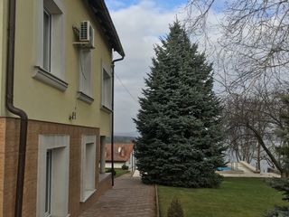 Vrei o casa cu piscina si vedere la lacul de acumulare Ghidighic? Casa 214 m, 15 ari, piscina 15x5x3