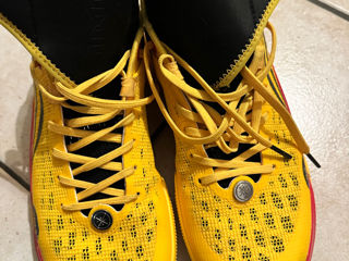 Bruce Lee yellow carbon foto 3