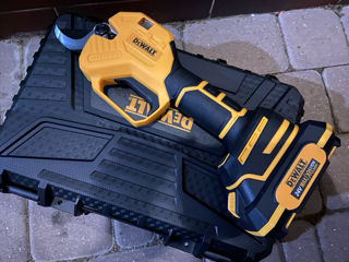 Секатор DeWALT c экраном foto 3