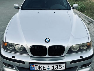 BMW 5 Series foto 4