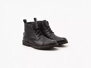 Cizme bărbați Levi'S Men's Track Boots noi, originali, piele naturala, marimea 42. Negociabil.