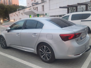 Toyota Avensis foto 2