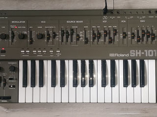 Roland SH-101 analog synth foto 1
