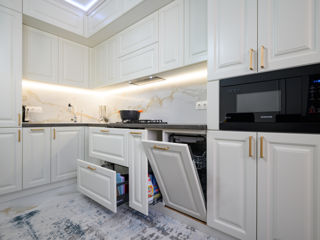 Bucătărie albă frezată în stil neoclasic foto 10