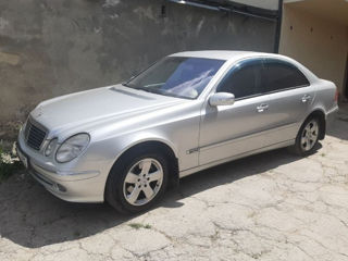 Mercedes E-Class foto 1