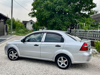 Chevrolet Aveo фото 4