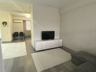 Apartament cu 2 camere, 80 m², Botanica, Chișinău foto 8