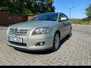 Toyota Avensis foto 2