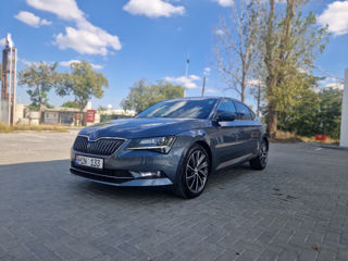 Skoda Superb foto 1