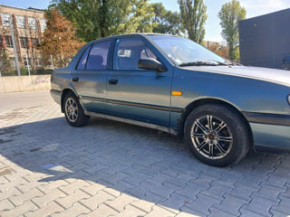 Nissan Sunny foto 2