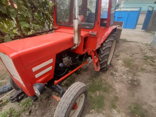 Vând tractor foto 4