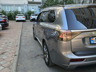 Mitsubishi Outlander foto 3