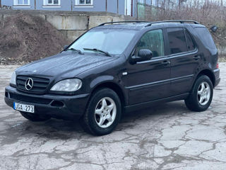 Mercedes M-Class foto 2