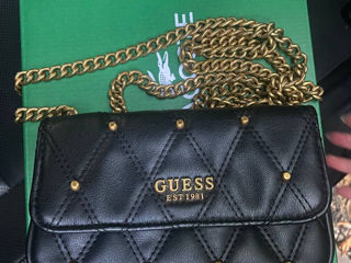 Продам Tommy Guess