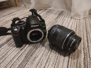 Продам Nikon d 3000 с зарядкой с сумкой (торг уместен)