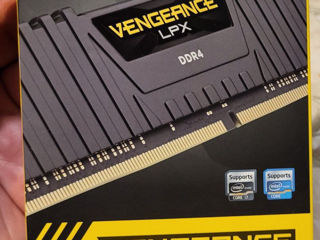 Новая DDR4 на 16гб (2*8) Corsair