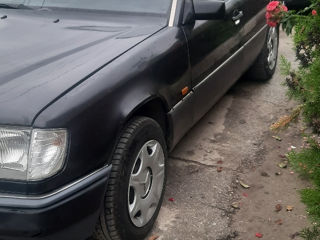 Mercedes Series (W124) foto 3