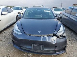 Tesla Model 3 foto 2