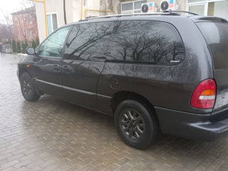 Chrysler Grand Voyager foto 2