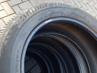 Se vinde anvelope brigestone  235/55 r18 foto 1