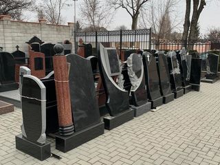 Monumente funerare din granit - schite 3D - Monumente Premium
