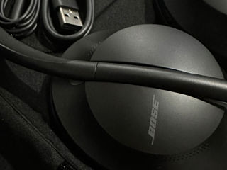 Bose - noise cancelling headphones 700