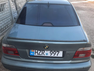 BMW 5 Series foto 2