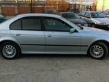 BMW 5 Series foto 6