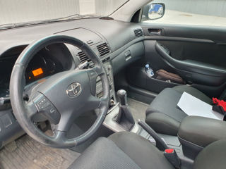 Toyota Avensis foto 6